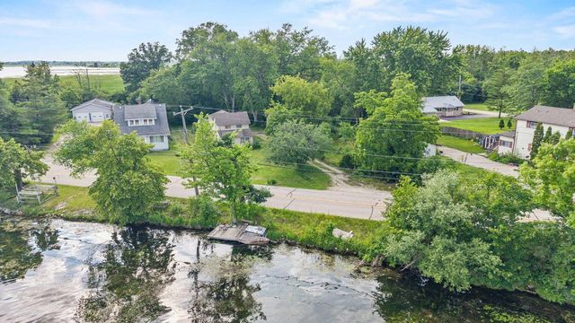 7110 N Tichigan ROAD, Waterford, WI 53185