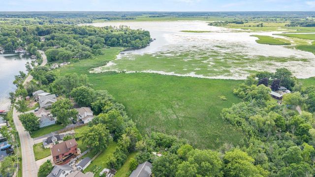 7110 N Tichigan ROAD, Waterford, WI 53185