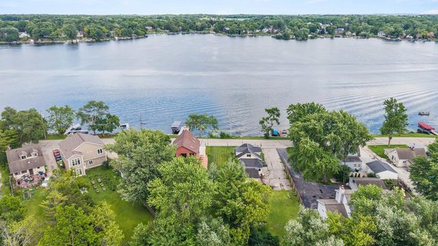 7110 N Tichigan ROAD, Waterford, WI 53185