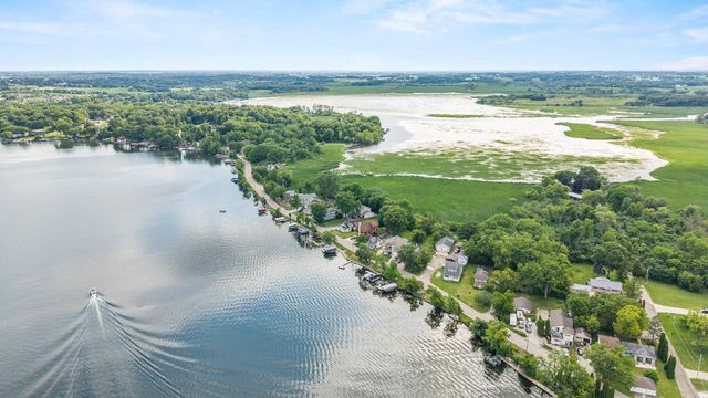 7110 N Tichigan ROAD, Waterford, WI 53185