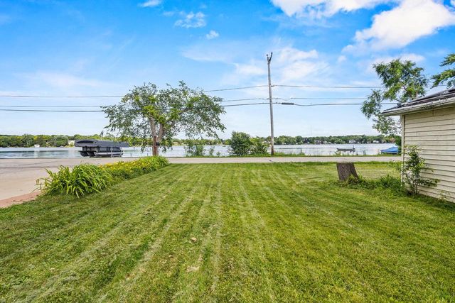 7110 N Tichigan ROAD, Waterford, WI 53185