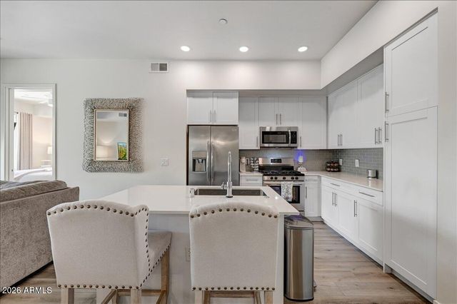 7300 E EARLL Drive 1013, Scottsdale, AZ 85251