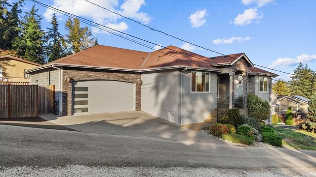 702 68th Avenue E, Fife, WA 98424