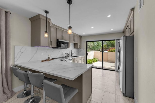 5803 Los Santos Drive 19, Palm Springs, CA 92264