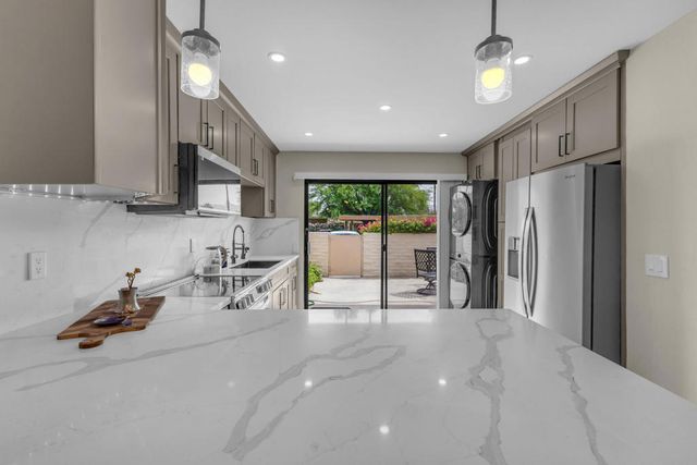 5803 Los Santos Drive 19, Palm Springs, CA 92264