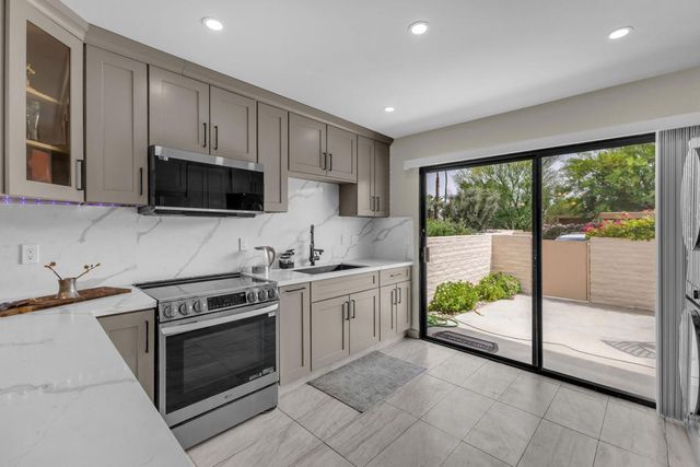 5803 Los Santos Drive 19, Palm Springs, CA 92264