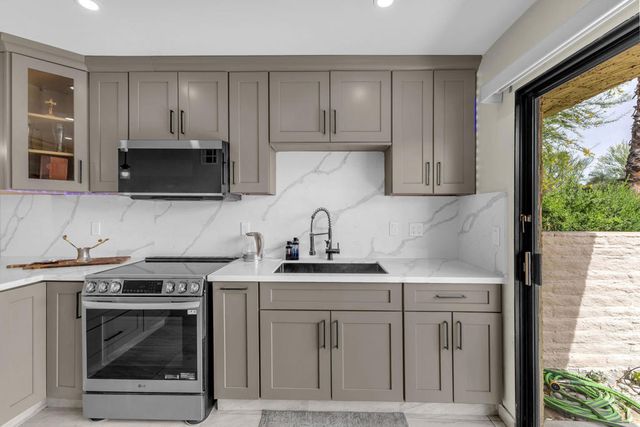 5803 Los Santos Drive 19, Palm Springs, CA 92264