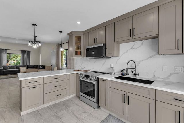 5803 Los Santos Drive 19, Palm Springs, CA 92264