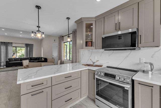 5803 Los Santos Drive 19, Palm Springs, CA 92264