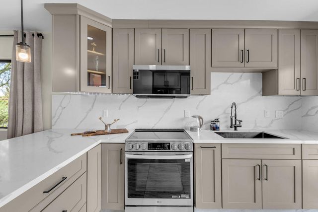 5803 Los Santos Drive 19, Palm Springs, CA 92264