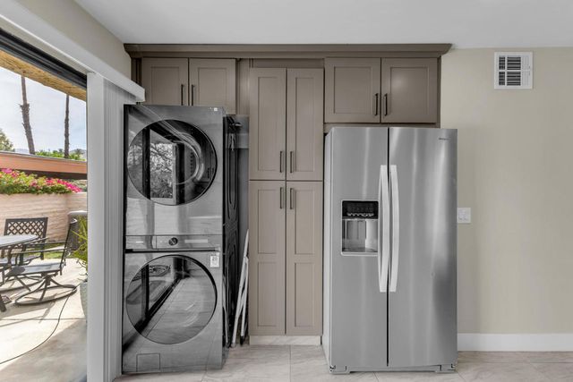 5803 Los Santos Drive 19, Palm Springs, CA 92264