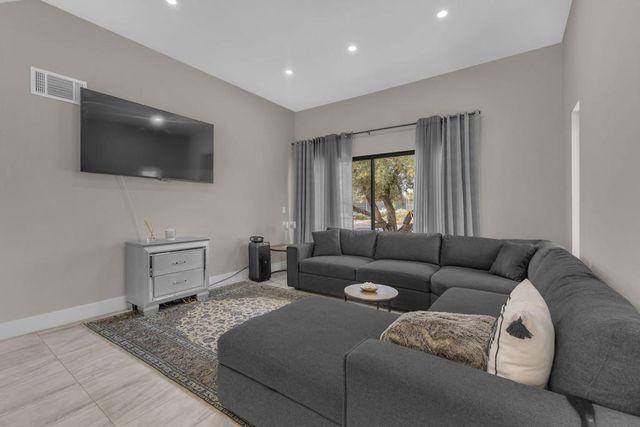 5803 Los Santos Drive 19, Palm Springs, CA 92264