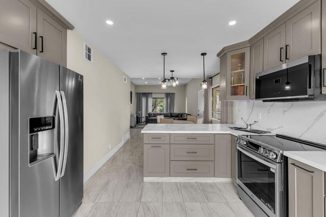 5803 Los Santos Drive 19, Palm Springs, CA 92264