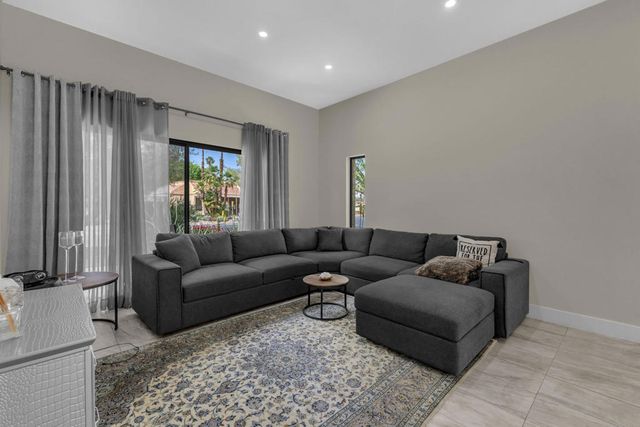 5803 Los Santos Drive 19, Palm Springs, CA 92264