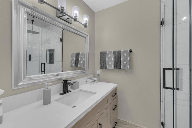 5803 Los Santos Drive 19, Palm Springs, CA 92264