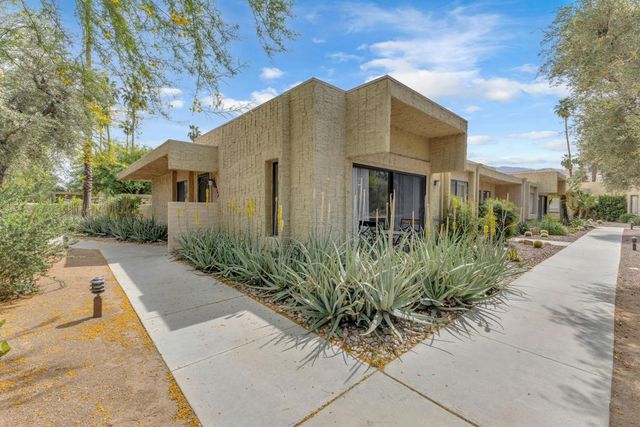 5803 Los Santos Drive 19, Palm Springs, CA 92264