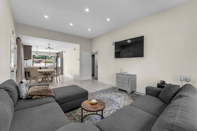 5803 Los Santos Drive 19, Palm Springs, CA 92264