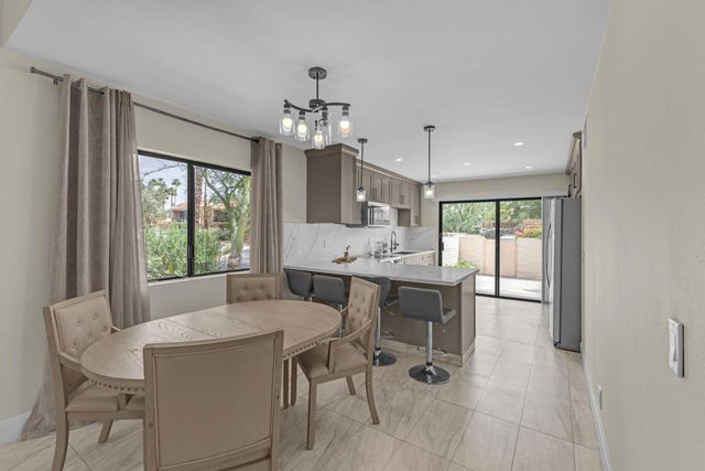 5803 Los Santos Drive 19, Palm Springs, CA 92264