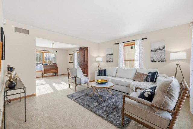 453 Deerwood COURT, Grafton, WI 53024