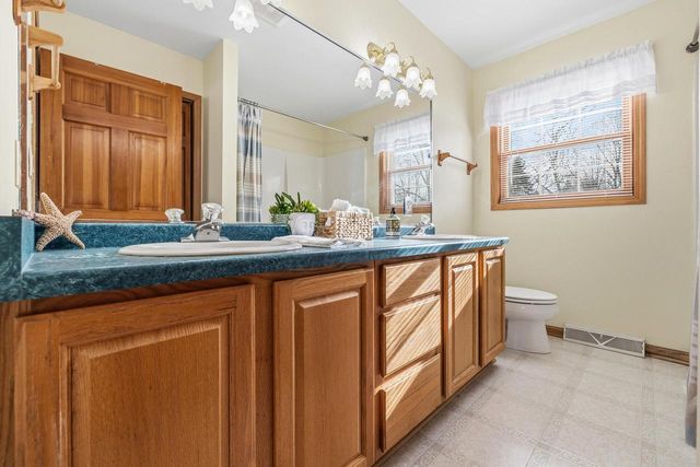 453 Deerwood COURT, Grafton, WI 53024