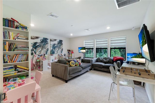 10427 VENTANA LN, Naples, FL 34120