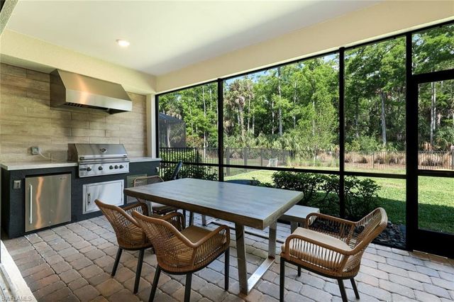 10427 VENTANA LN, Naples, FL 34120