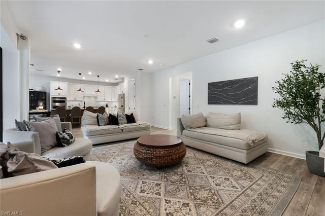 10427 VENTANA LN, Naples, FL 34120