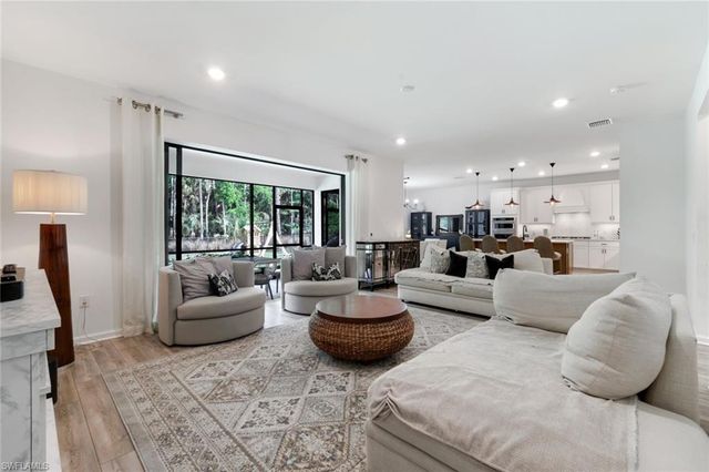 10427 VENTANA LN, Naples, FL 34120