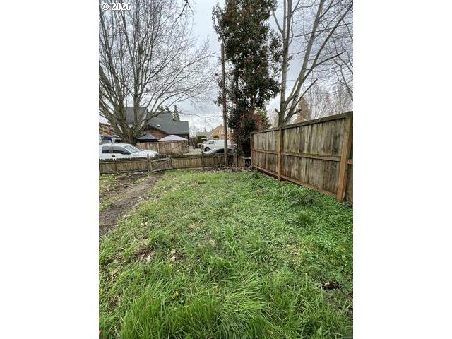 330 GROVE St Ne, Salem, OR 97301