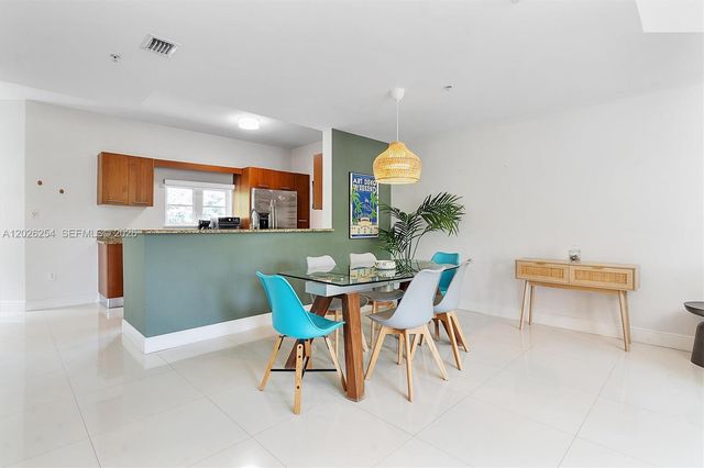 2704 NE 184th Ter, Aventura, FL 33160