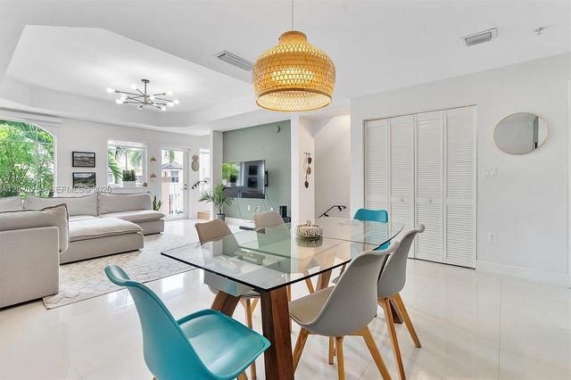 2704 NE 184th Ter, Aventura, FL 33160