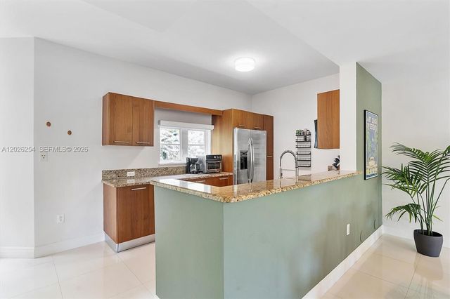 2704 NE 184th Ter, Aventura, FL 33160