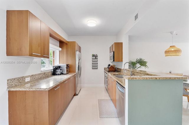 2704 NE 184th Ter, Aventura, FL 33160