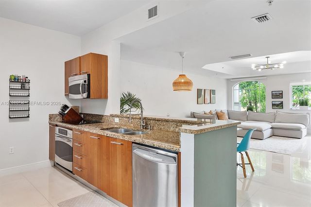 2704 NE 184th Ter, Aventura, FL 33160