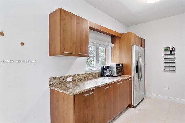2704 NE 184th Ter, Aventura, FL 33160