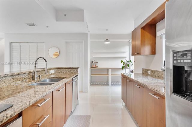 2704 NE 184th Ter, Aventura, FL 33160