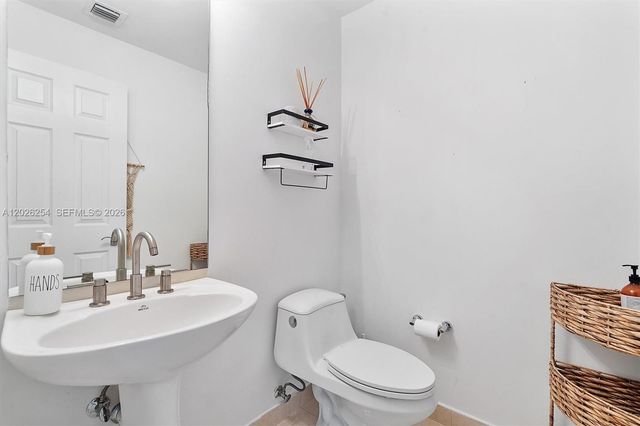 2704 NE 184th Ter, Aventura, FL 33160