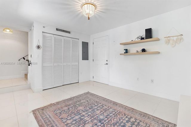 2704 NE 184th Ter, Aventura, FL 33160