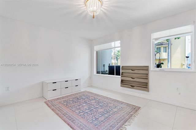 2704 NE 184th Ter, Aventura, FL 33160