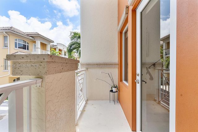 2704 NE 184th Ter, Aventura, FL 33160