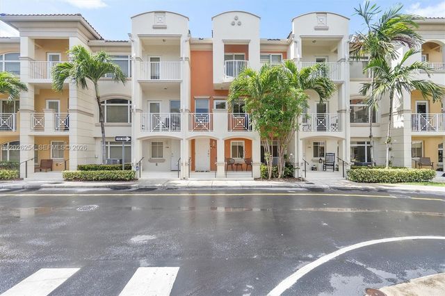 2704 NE 184th Ter, Aventura, FL 33160