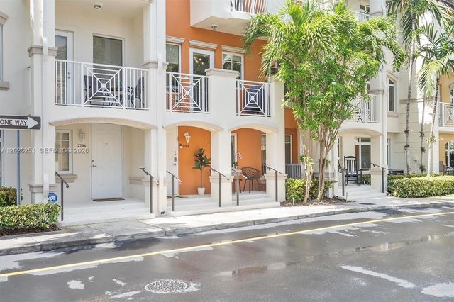 2704 NE 184th Ter, Aventura, FL 33160