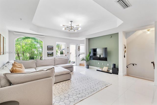 2704 NE 184th Ter, Aventura, FL 33160