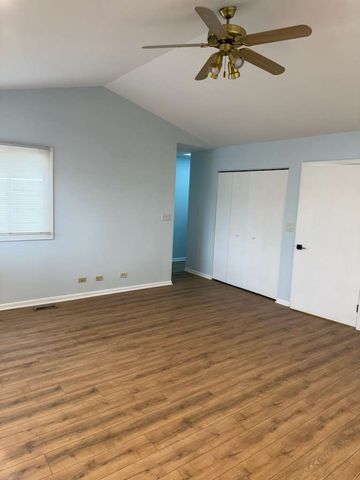 1640 HILTON HEAD Drive 1640, Naperville, IL 60563