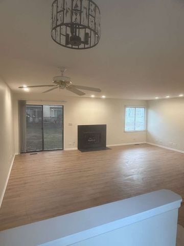 1640 HILTON HEAD Drive 1640, Naperville, IL 60563