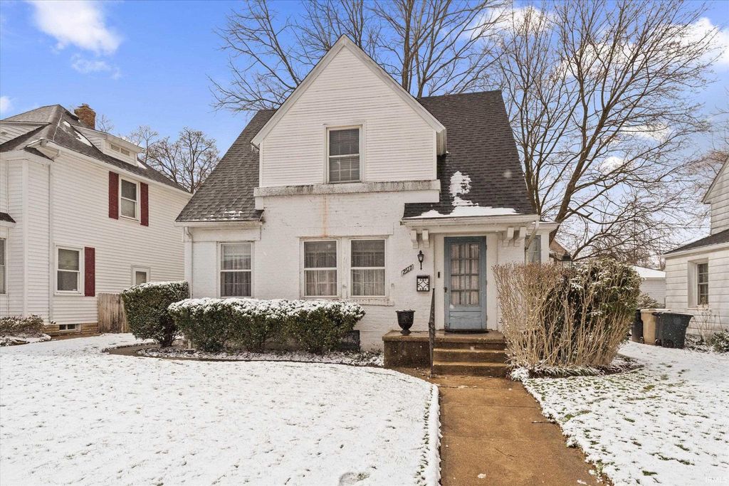 2517 Erskine Boulevard, South Bend, IN 46614