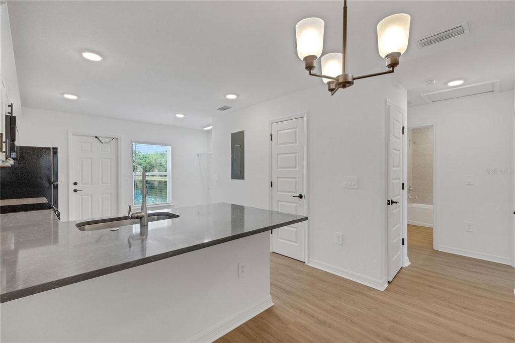 Image 11 of property listing at 902 / 904 CAPTIVA POINT, Lakeland, FL 33801