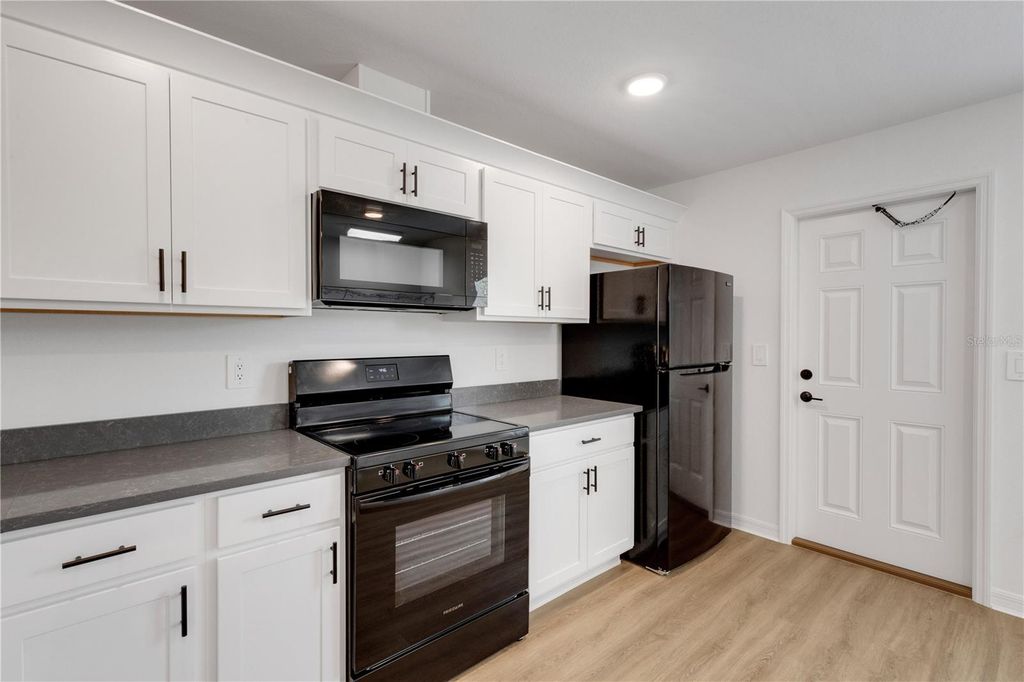 Image 12 of property listing at 902 / 904 CAPTIVA POINT, Lakeland, FL 33801