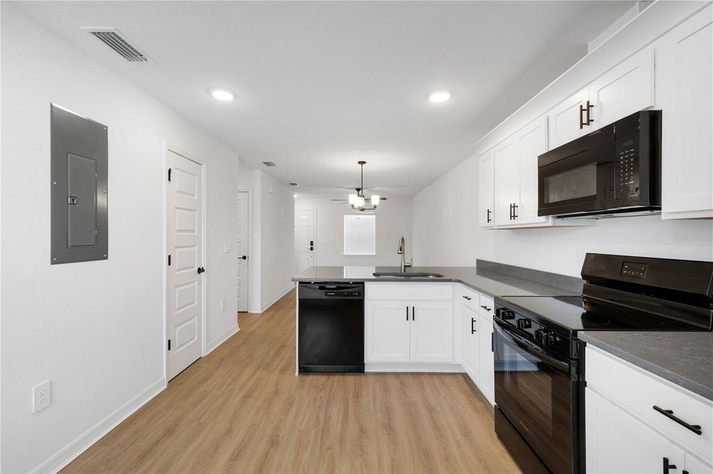 Image 14 of property listing at 902 / 904 CAPTIVA POINT, Lakeland, FL 33801