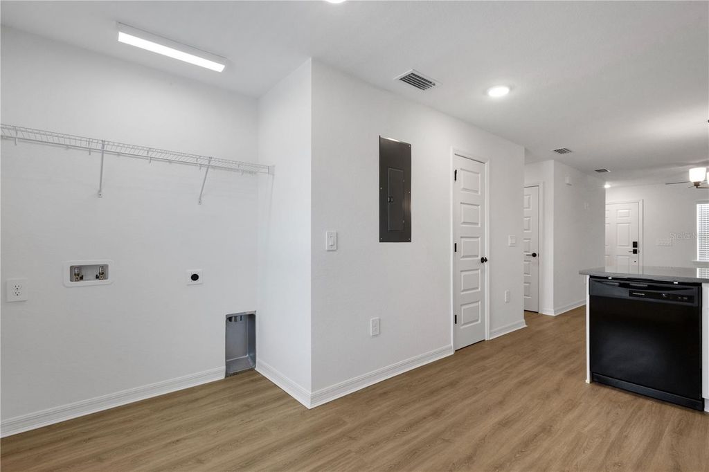 Image 15 of property listing at 902 / 904 CAPTIVA POINT, Lakeland, FL 33801